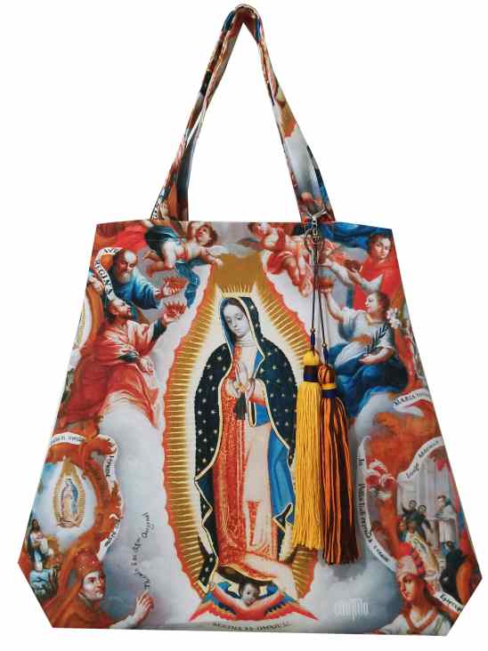 The blue and red tote bag has in the center an illustration of the Guadalupe. Around it there are illustrations of angels and on the strap of the bag there is a handmade orange and yellow key ring. 